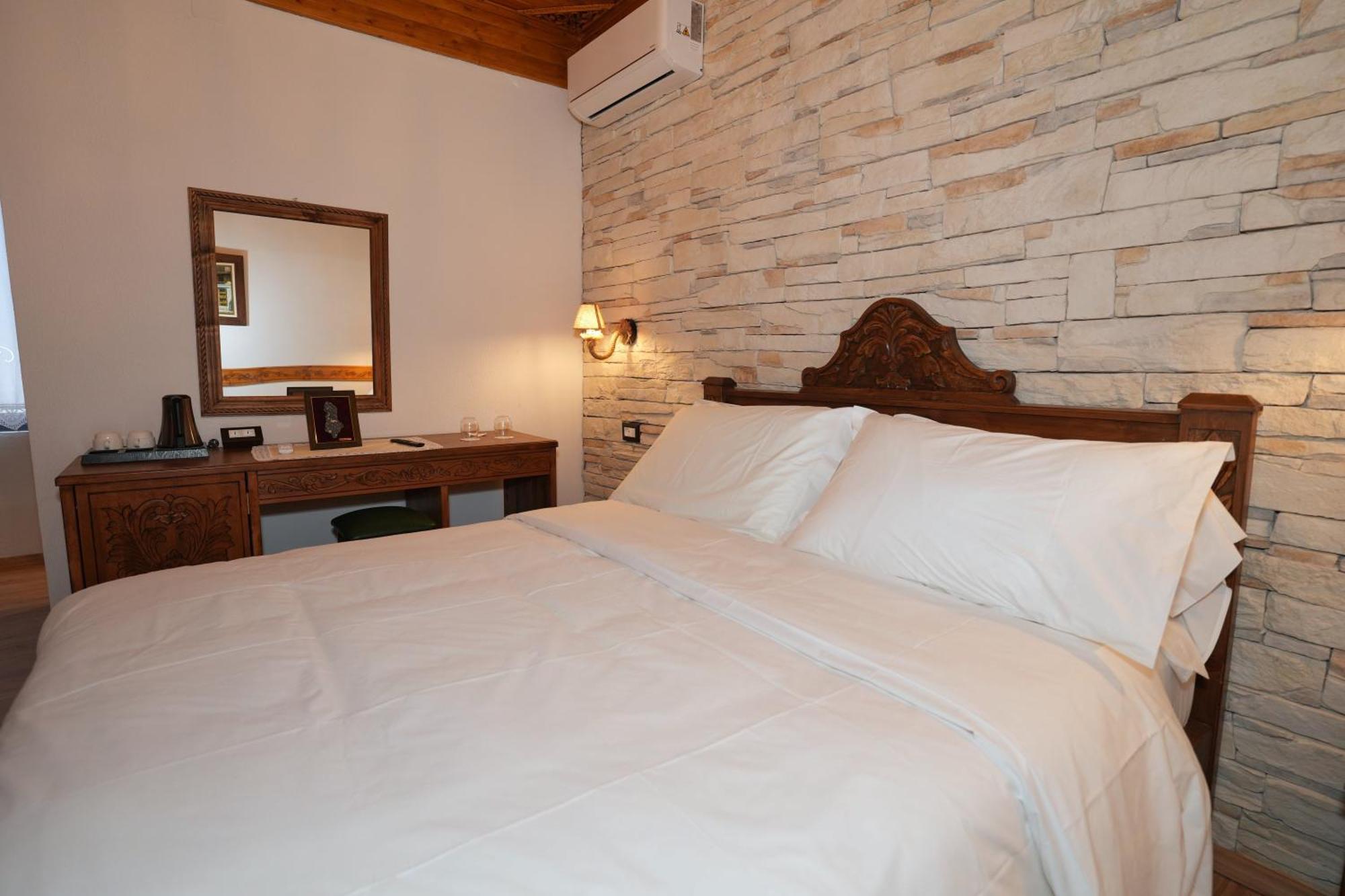 City Street Hotel Gjirokastër Værelse billede