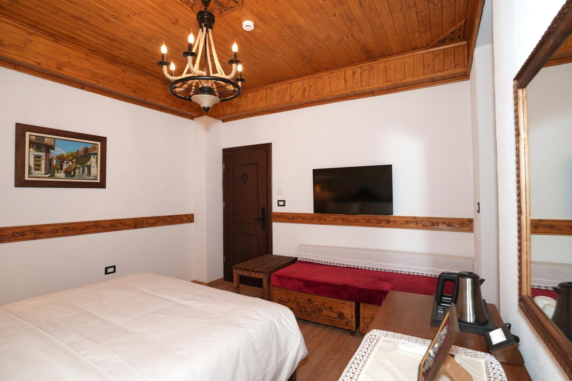 City Street Hotel Gjirokastër Værelse billede