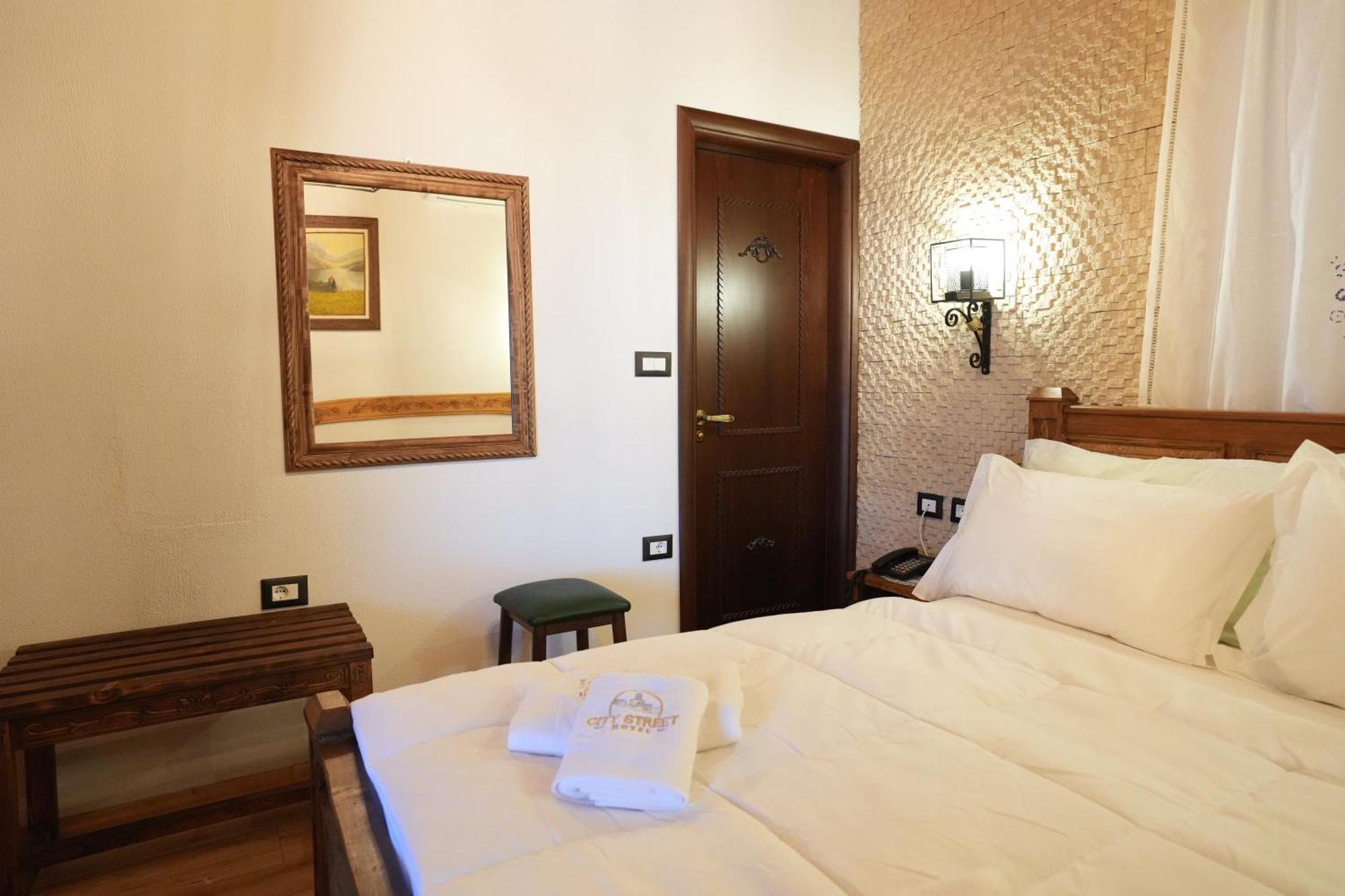 City Street Hotel Gjirokastër Eksteriør billede