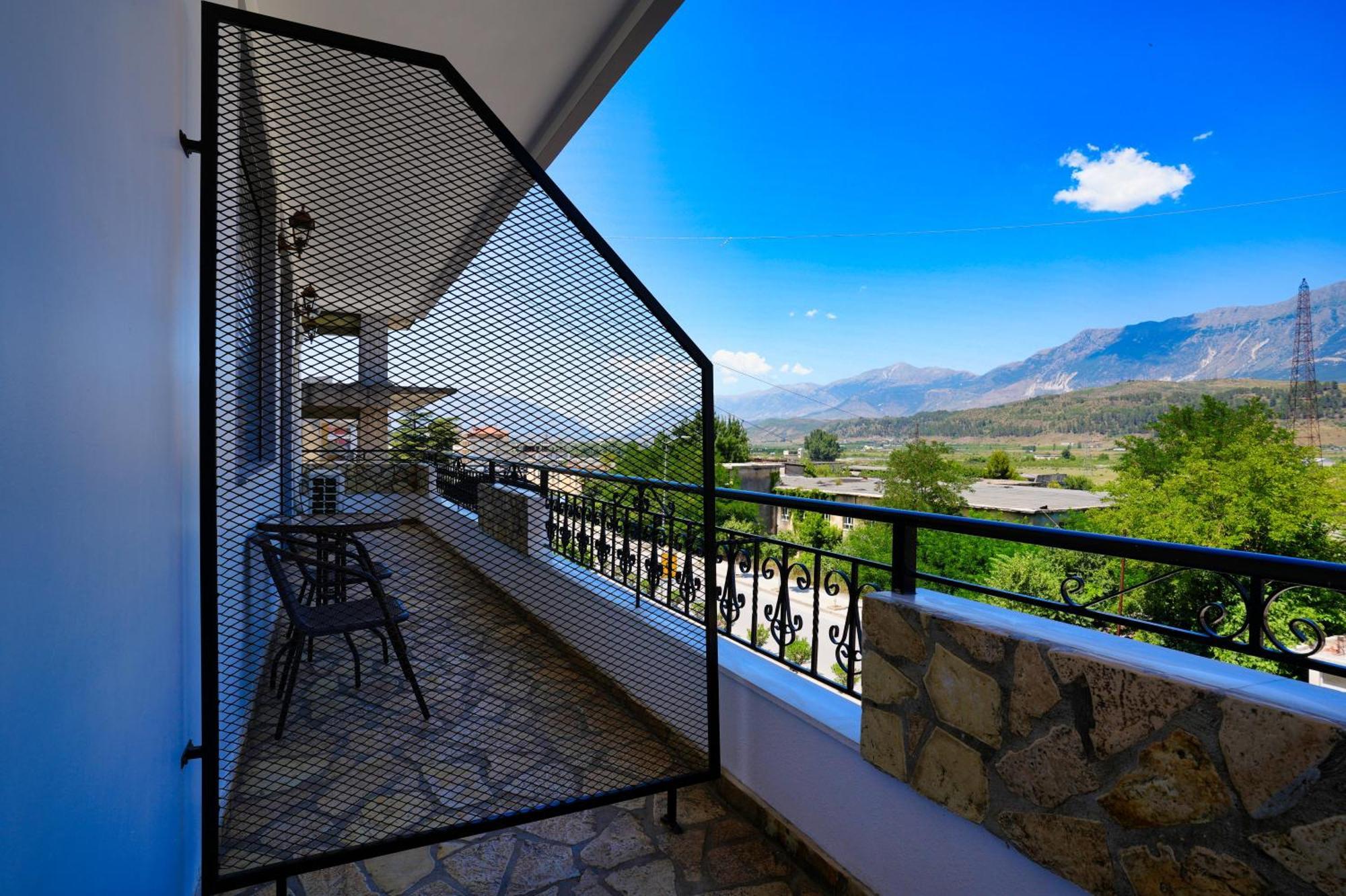 City Street Hotel Gjirokastër Værelse billede