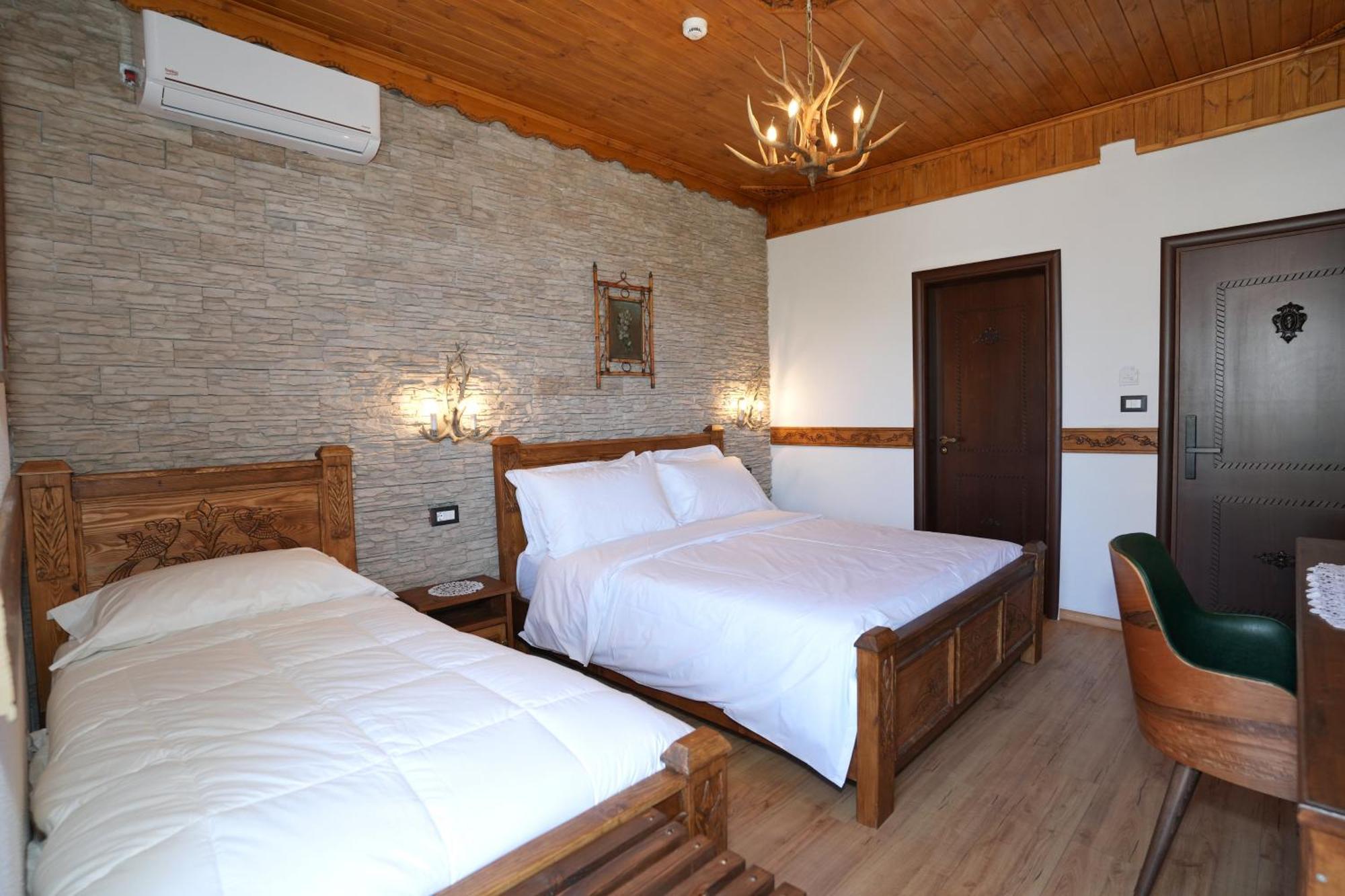 City Street Hotel Gjirokastër Eksteriør billede