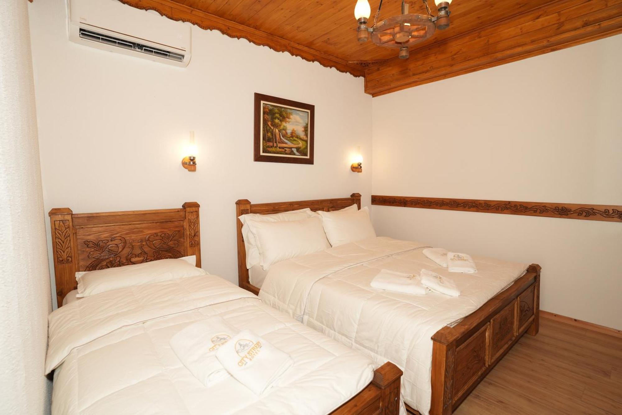 City Street Hotel Gjirokastër Værelse billede