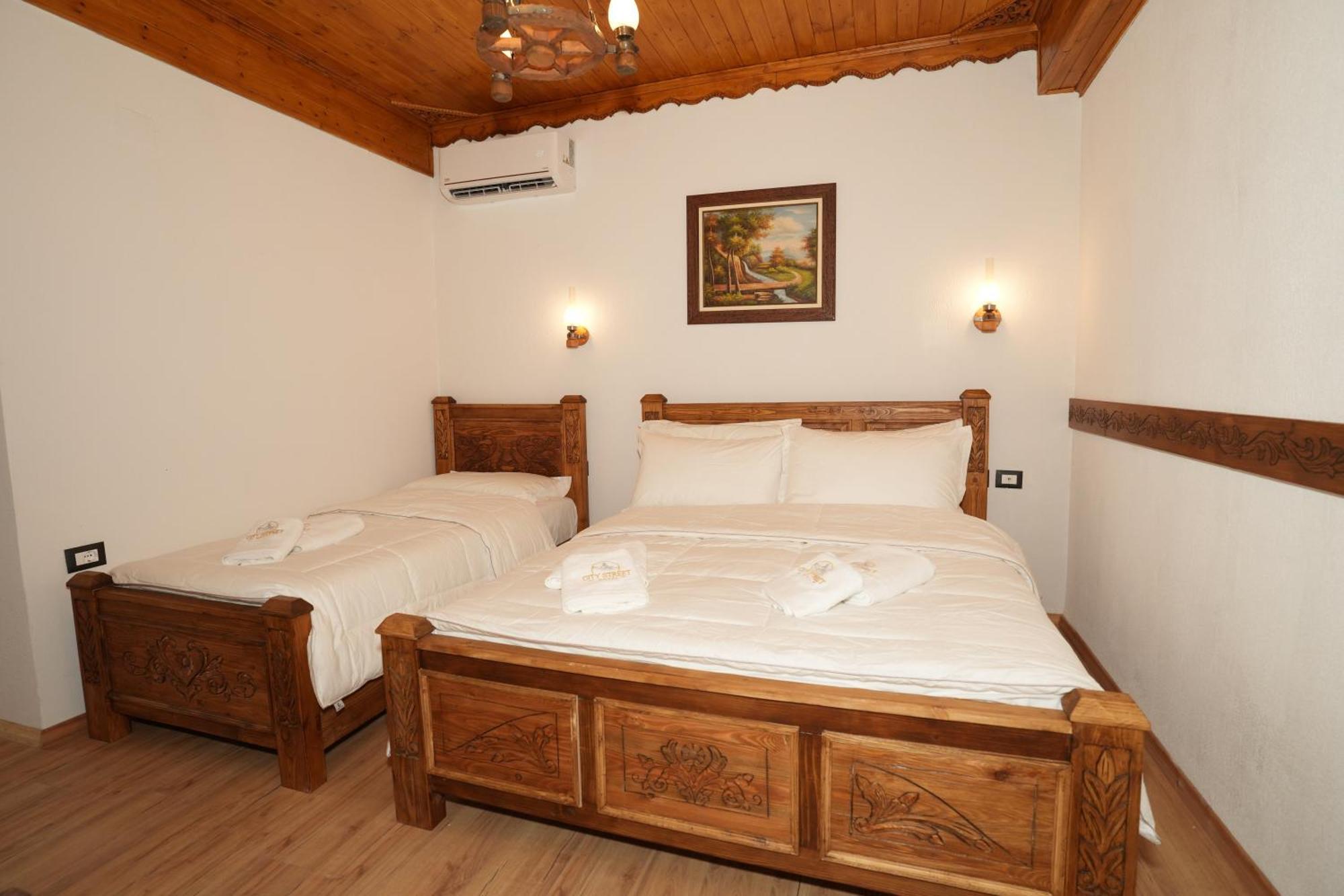 City Street Hotel Gjirokastër Værelse billede