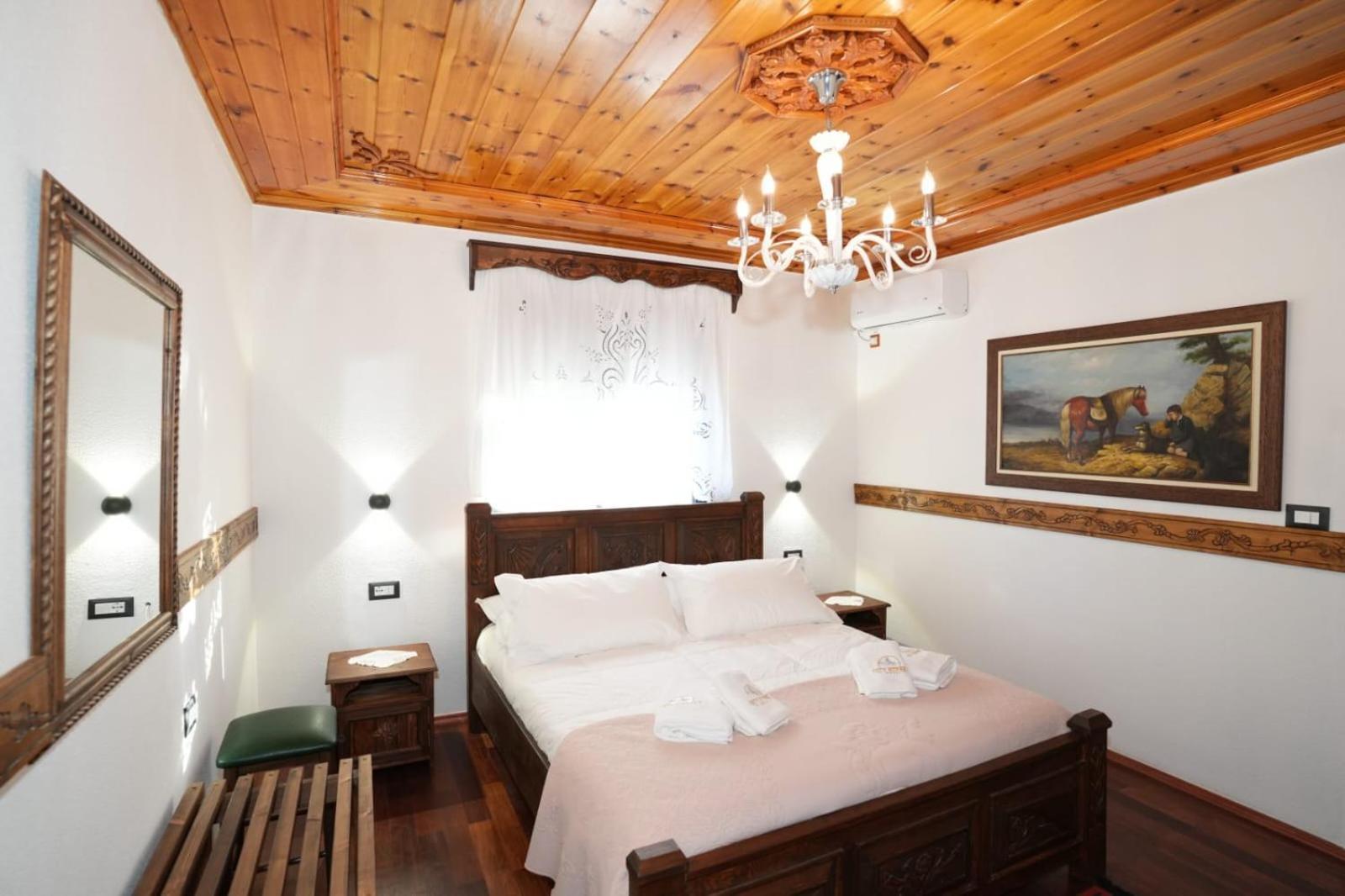 City Street Hotel Gjirokastër Eksteriør billede